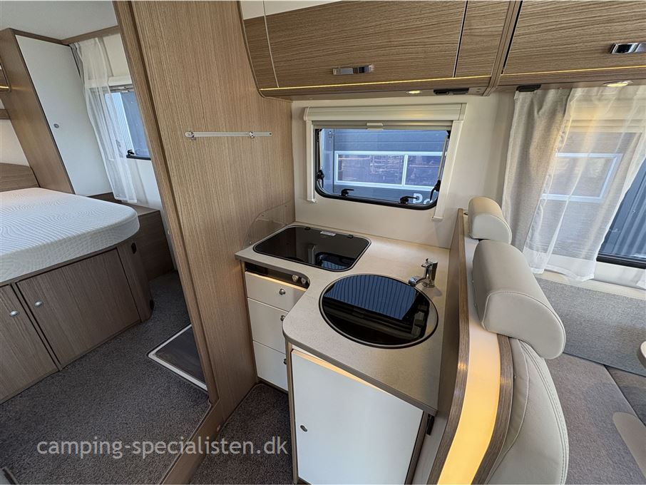 Carado I 449 queensbed seng og hæve seng